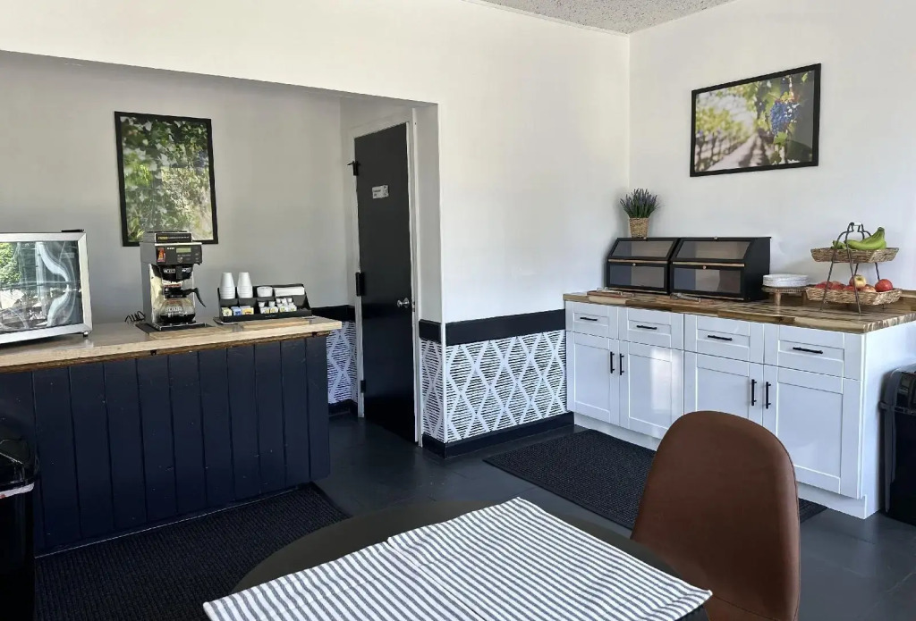 Budget Host East End Riverhead