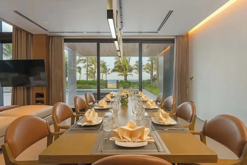 Golfers Paradise: Villa at World-class Course Edge