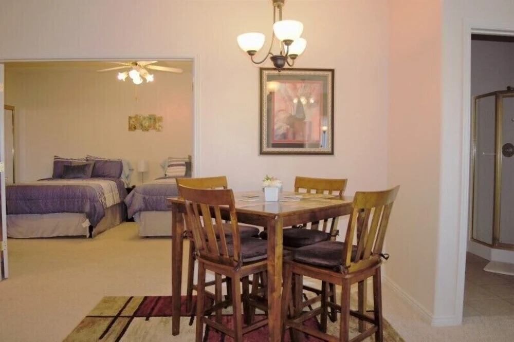 Bobitsky and Gomez - 2 Br Condo