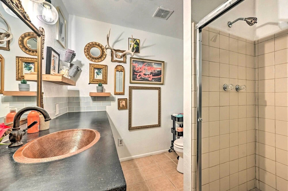 Pet-Friendly Gem w/ Treehouse: 20 Mi to Sedona