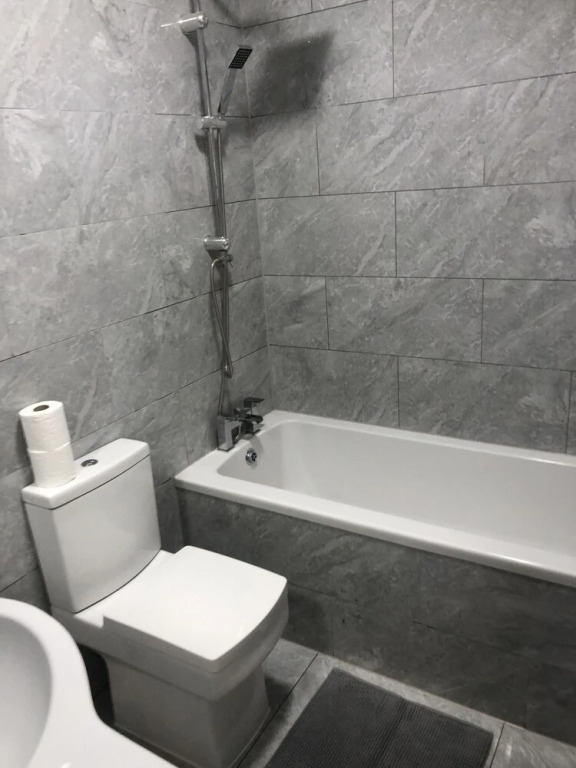 Stunning 1-bed Apartment With En-suite in Strood