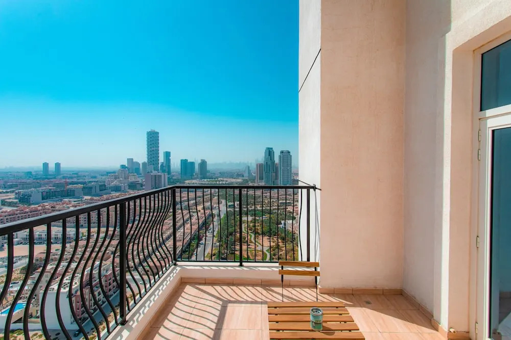 Lively apt near Dubai Sports City