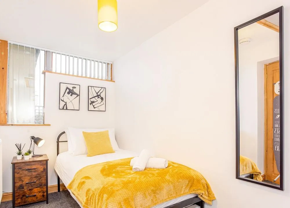 ByEvo Oswestry Barn - Quirky romantic retreat or Cosy contractor base