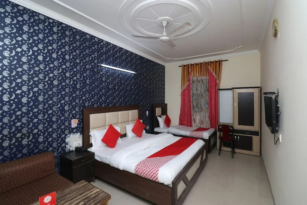 OYO 35663 Mayank Palace