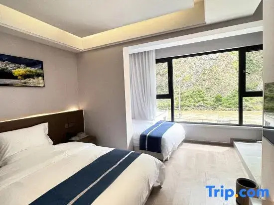 Qingding  Jiarong  Homestay (Danba  County Passenger  Transport  Center  Store)