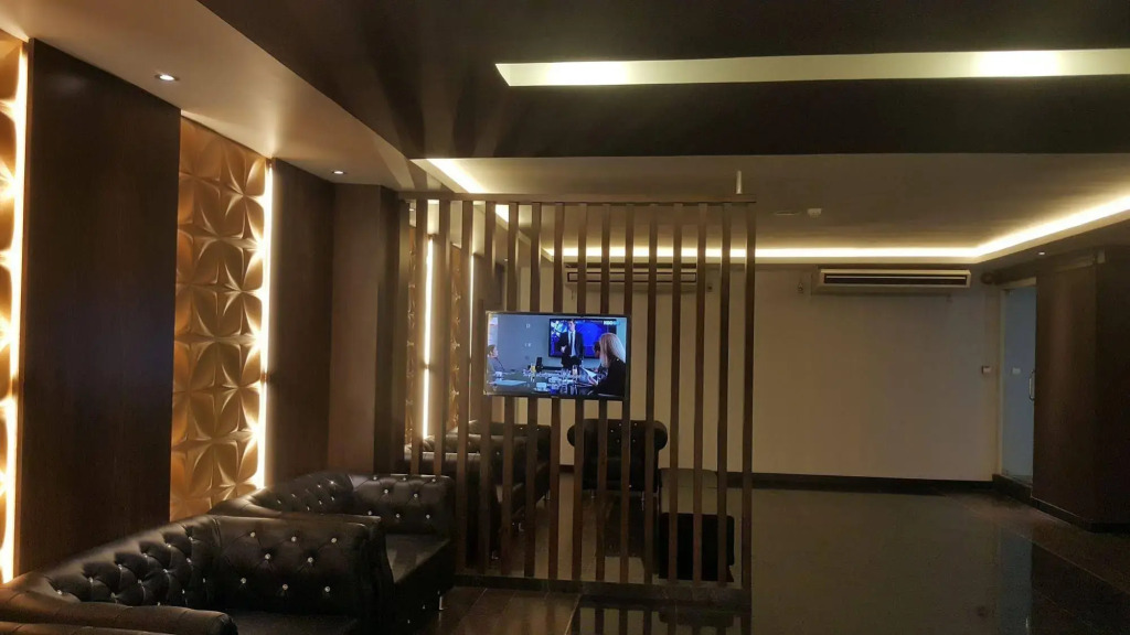 Clover Suites Royal Lake Yangon