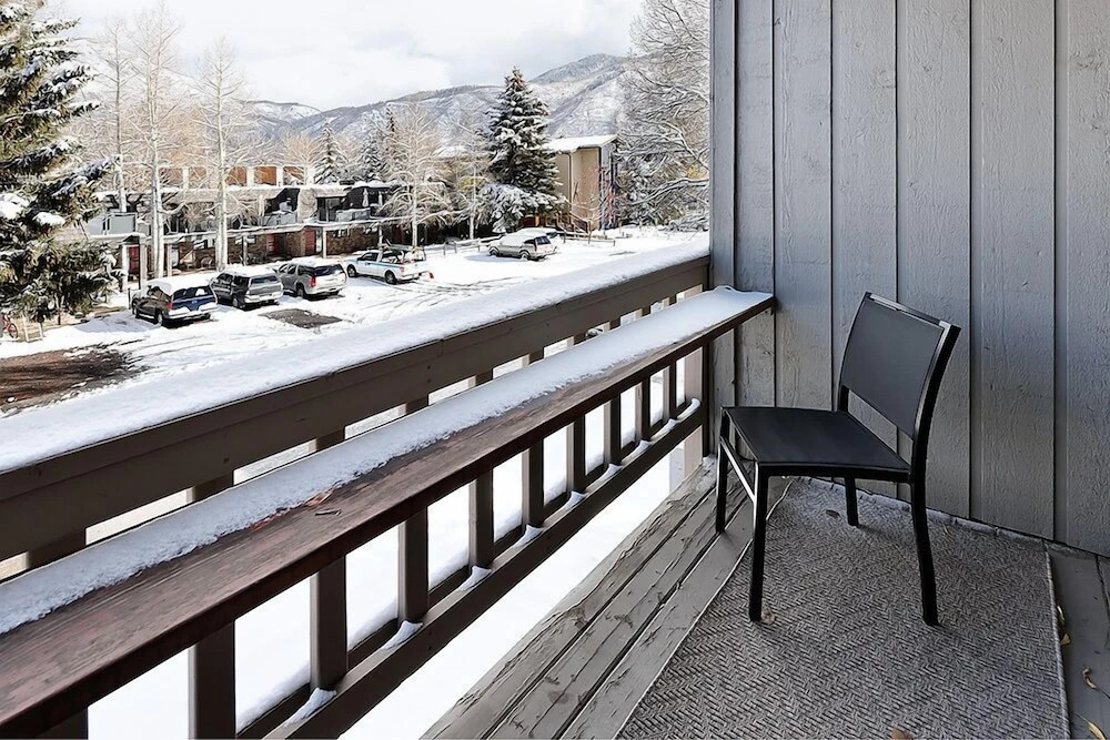 Timber Ridge Unit 2e 1 Bedroom Condo by RedAwning