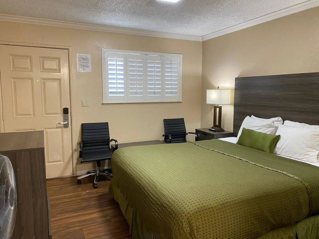 SurfSide Stay