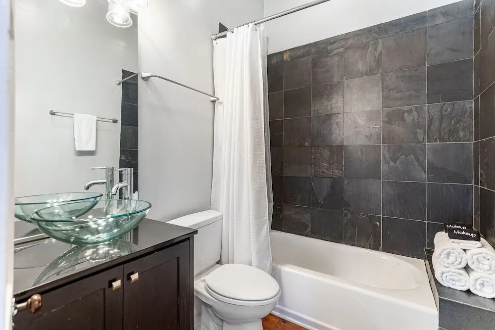 Spacious Apartment Downtown
