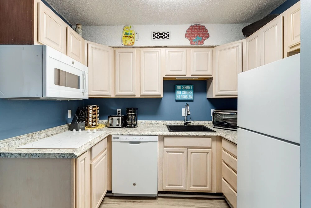 Marylander Condominiums, 90 steps from the beach