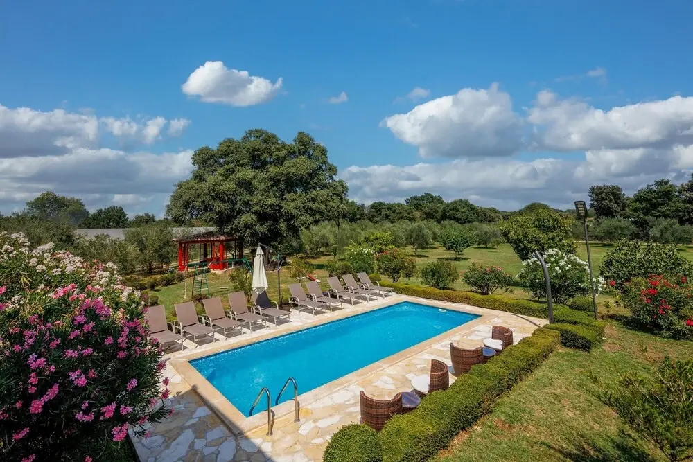 Pool Villa Divina