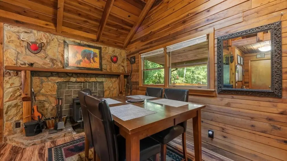 Hideaway Cabin on the Creek With Hot tub and More