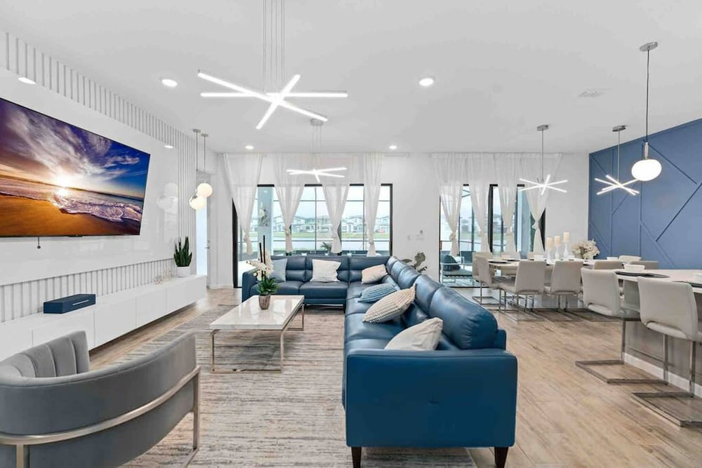 Super Ritzy 9BR 9BA Loft Private Pool