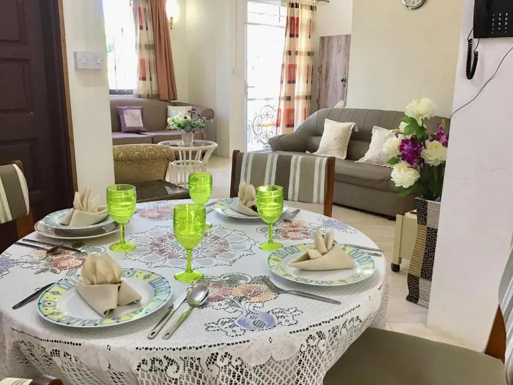 Cardamon Villa is a 2 bedroom with 1 bathroom and seperate toilet detached house with AC and swimming pool , 5 minutes walk from Flic en Flac public beach