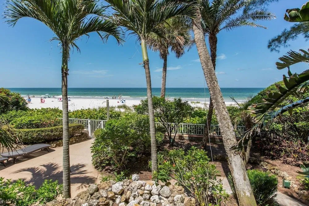 Coastal Dream Beach House 3 Bedroom Home by Redawning