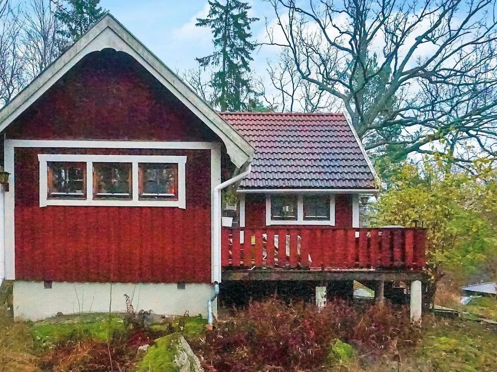 6 Person Holiday Home in Djurhamn