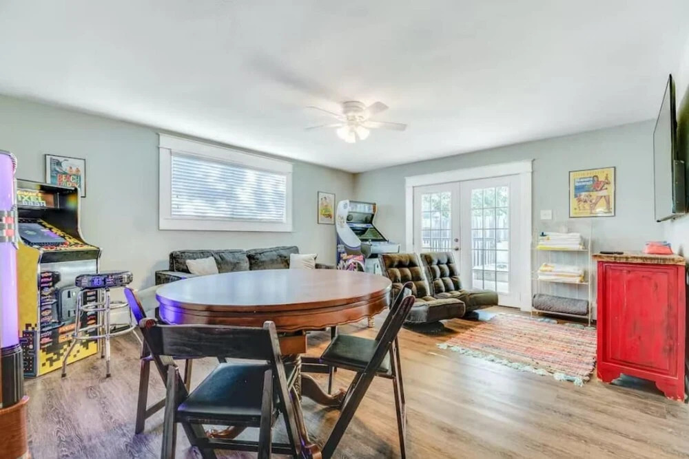 Shorty s Bungalow Dog-friendly w Private Hot Tub