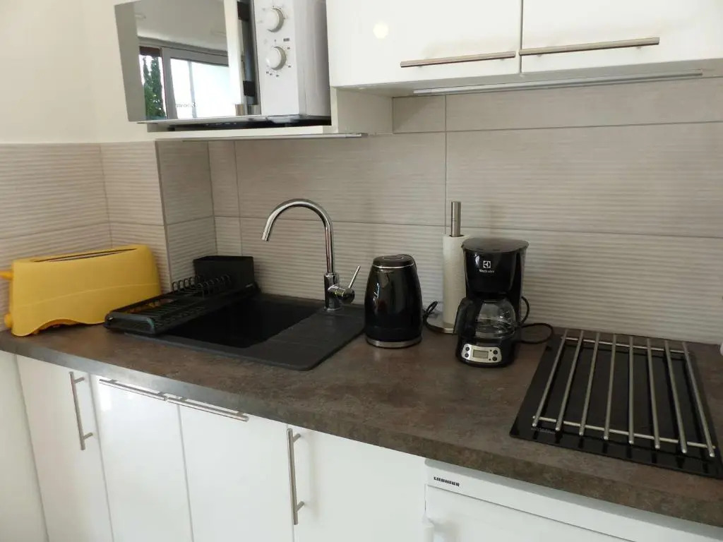 Appartement Le Lavandou, 1 pièce, 2 personnes - FR-1-308-110