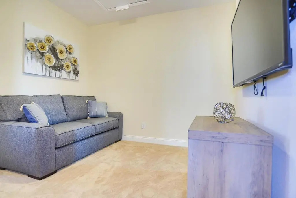 Splendid Four Bedroom Home w Pool Festival 154