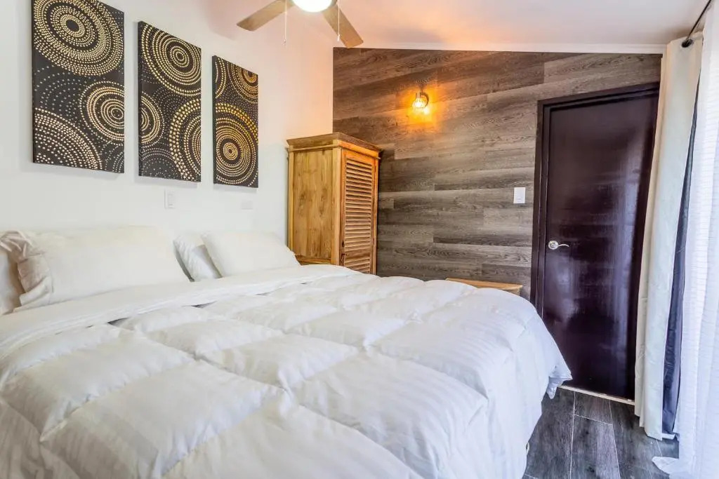 Apartment With Charming Patio+ BBQ Near Beach! Free Util's