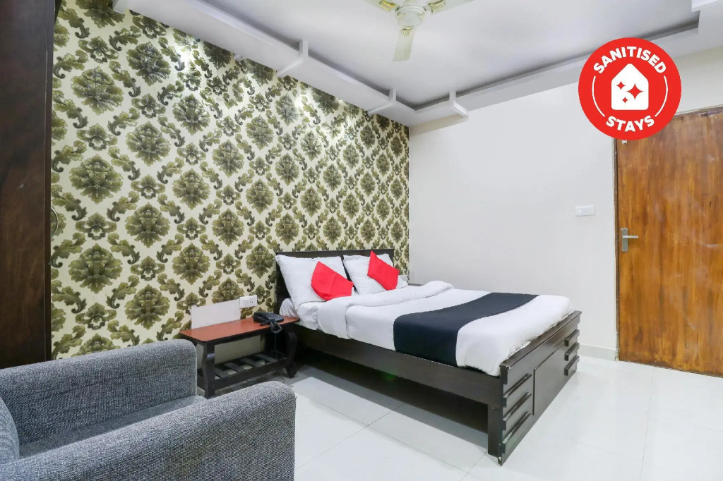 Capital O 69058 Emerald Hotel