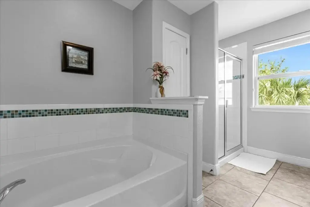 5 Bedrooms 4 Bathrooms Solterra 5357 Oa