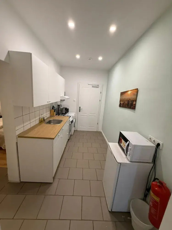 Comfy 2BR Apt Westbahnhof Area