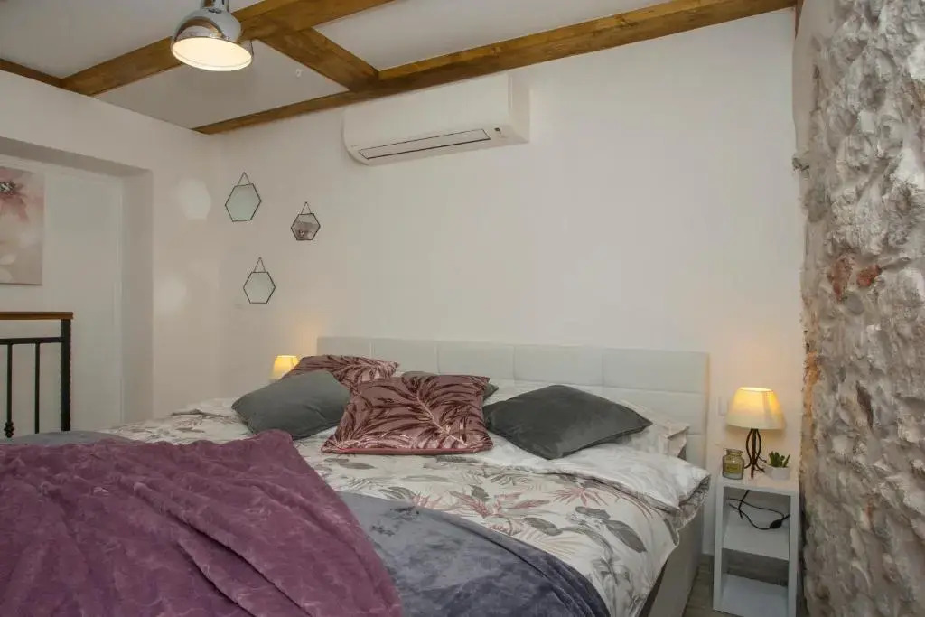 Old Center Cozy Room