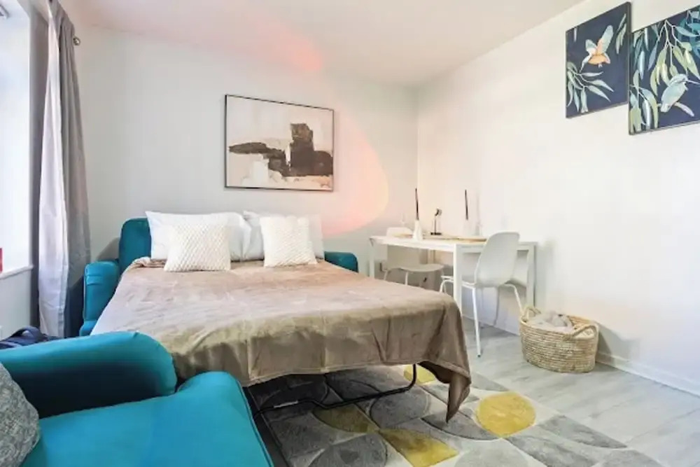 1 Bedroom Apartment Sleeps 4, Free Parking, Tv