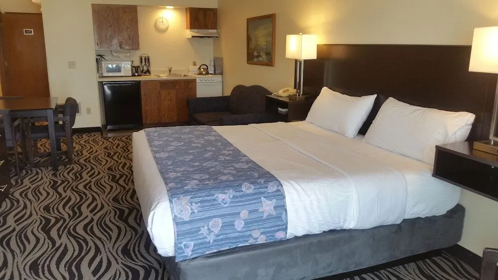 Tradewinds Motel