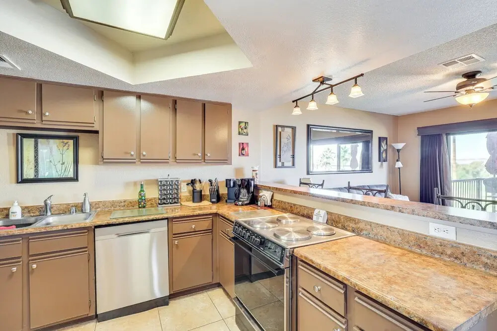 London Bridge Views: Havasu Condo on Golf Course