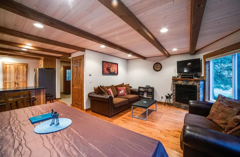 Mt. Baker Lodging Cabin 50 - Hot Tub, WiFi, Sleeps 8! by MBL