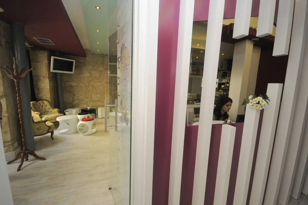 Albergue Revolutum Hostel