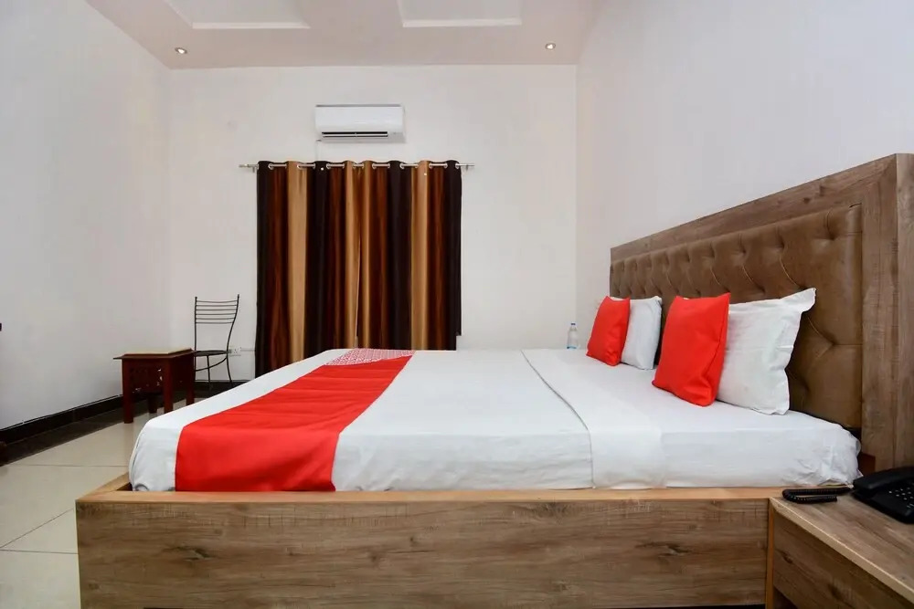 OYO 31031 Ds Royal Guest House