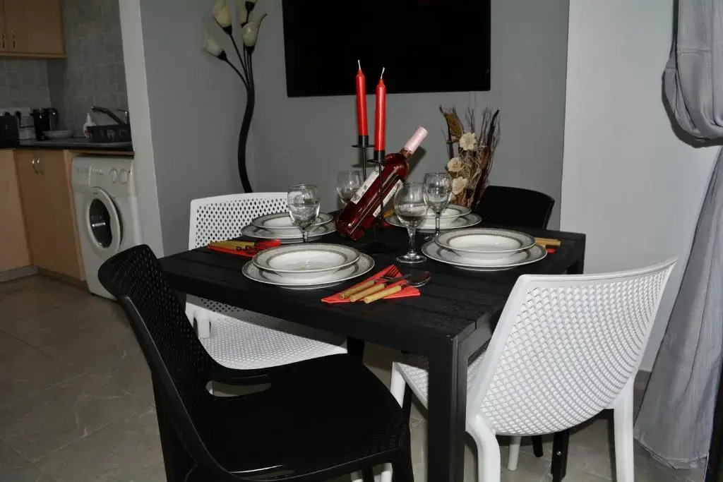 Queens Gardens - Kato Paphos - next to Kings Ave Mall --- by Yiota