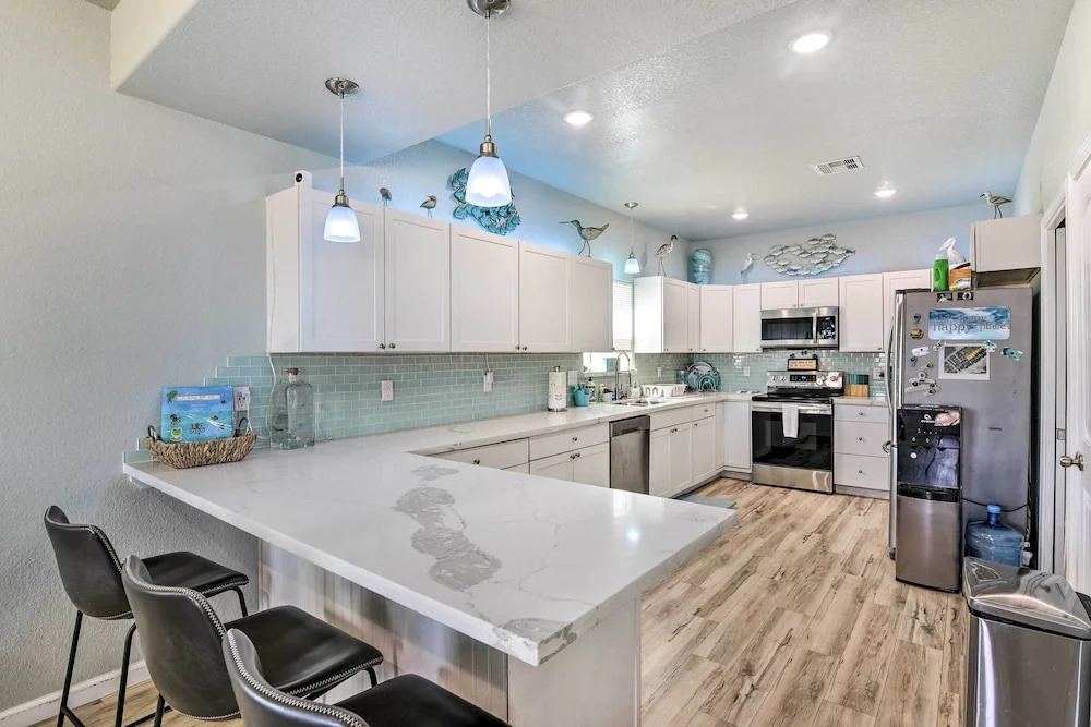 Gulf-View Home w/ Dog Run in Surfside Beach