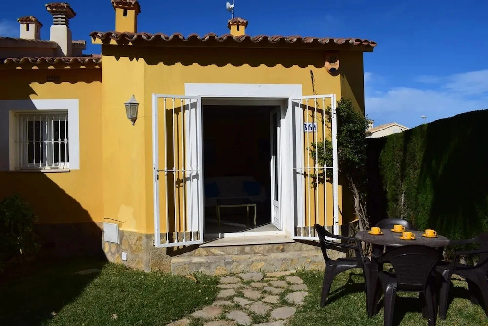 Ad1000 in Oliva With 2 Bedrooms and 1 Bathrooms