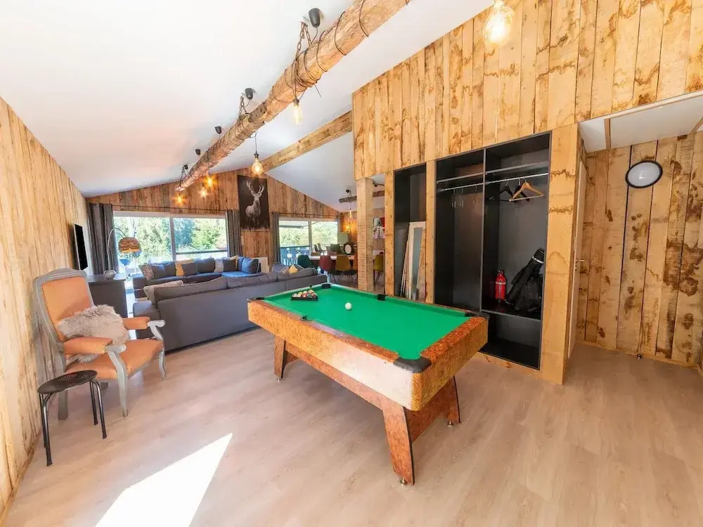 Lush Chalet Near Lake of Butgenbach