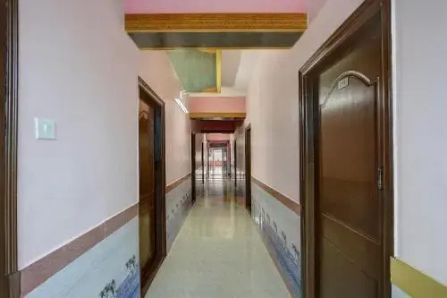 OYO Flagship 22101 Shree Raksha Comforts