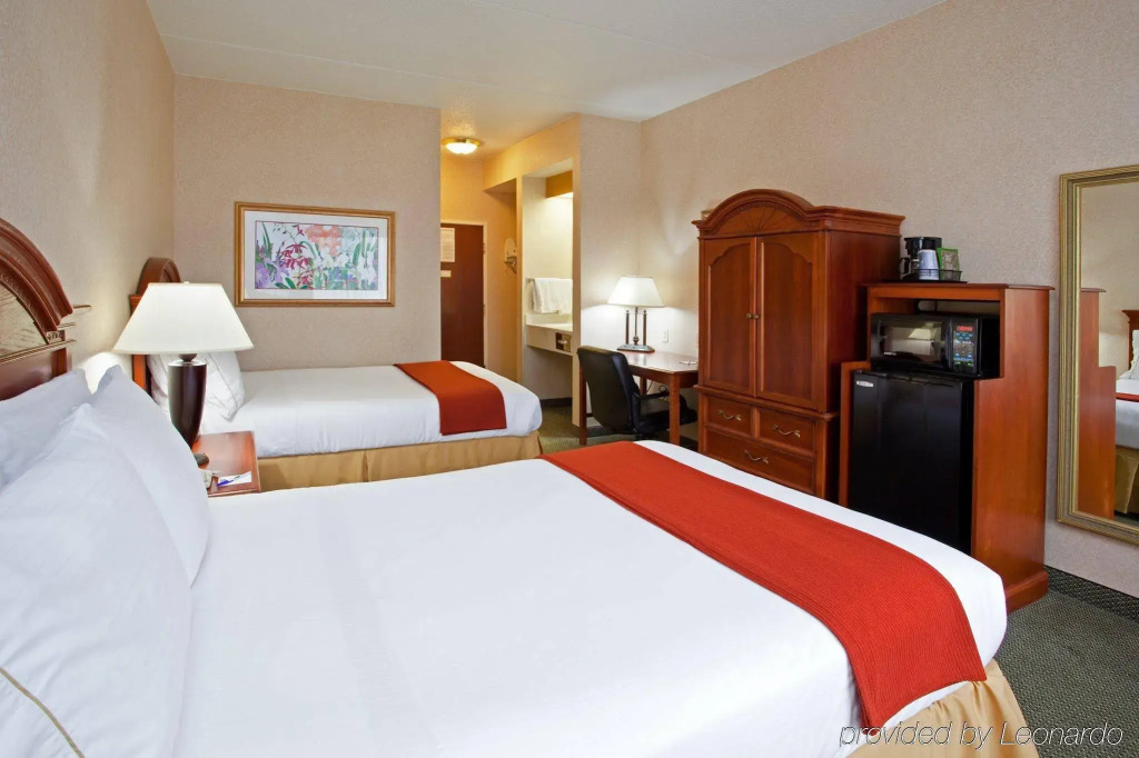 Holiday Inn Express Pittsburgh-Bridgeville by IHG