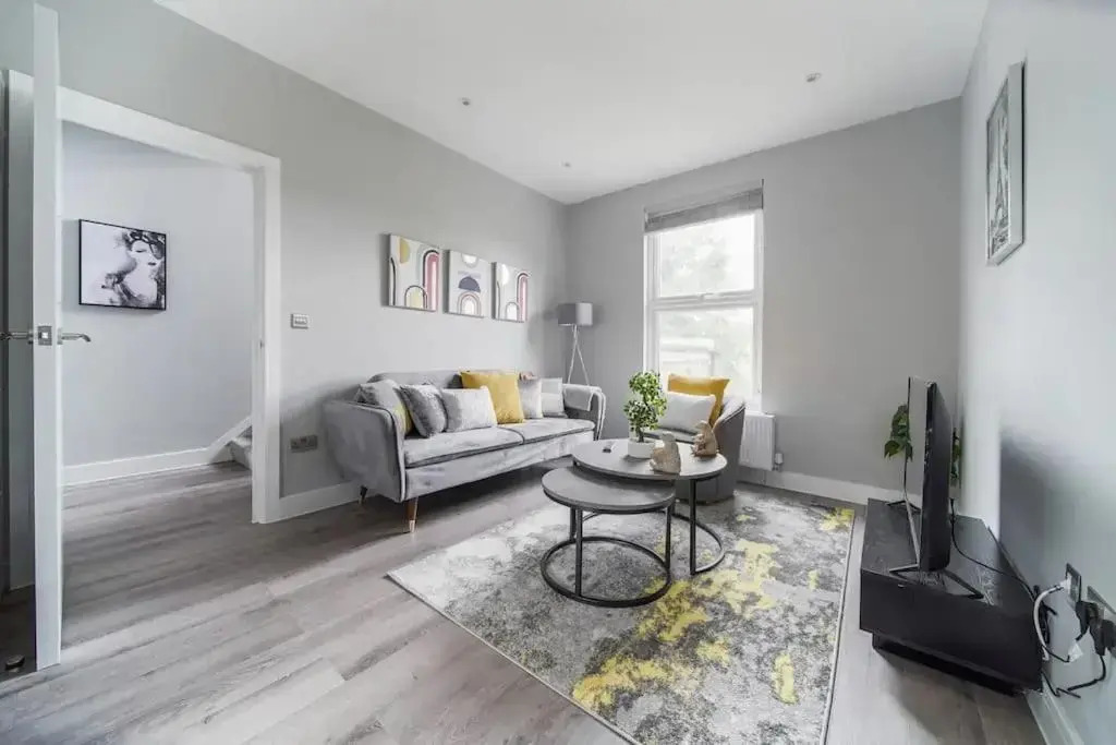 Stunning 3 Bed 3 Bath London Townhouse