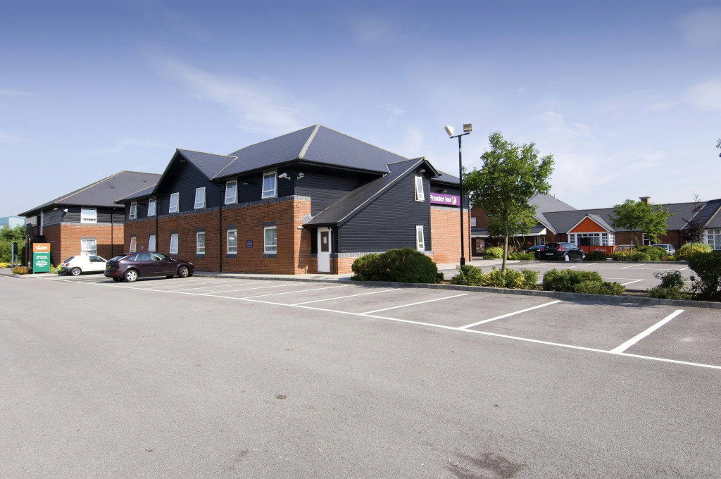 Premier Inn Swansea North
