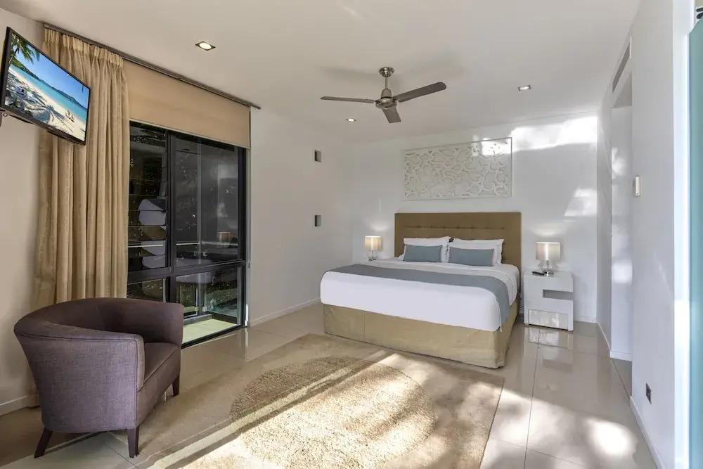Villa 2 The Edge Oceanfront  Deluxe 4 Bedroom Near Marina With Golf Buggy