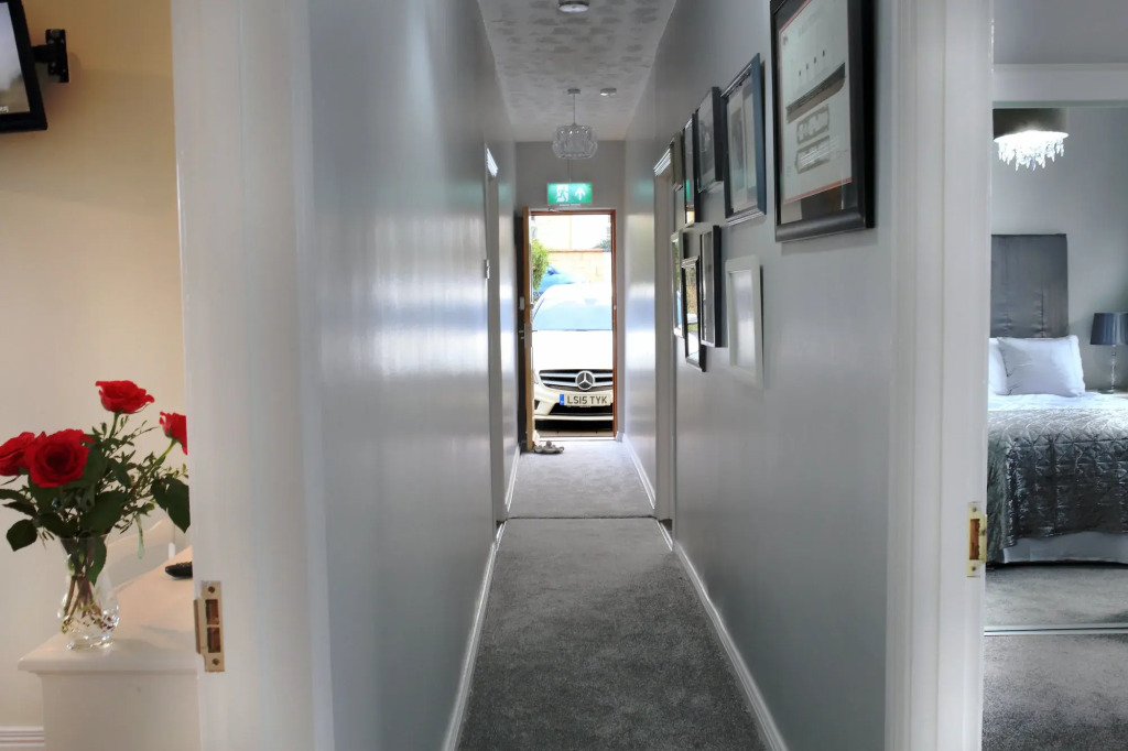 Elagh View B&B Twin En-Suite Room