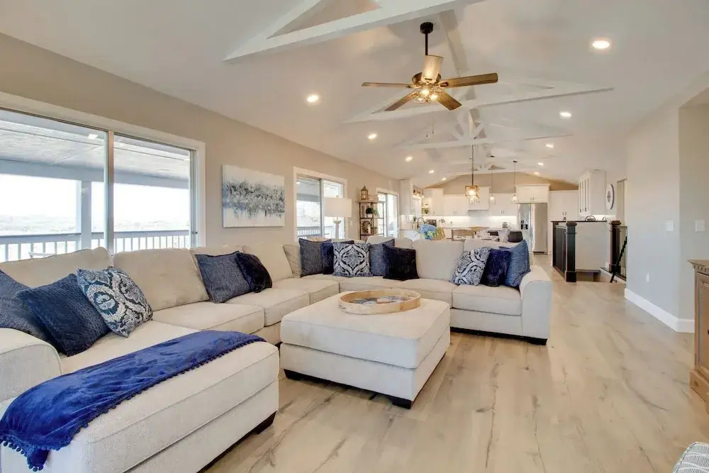 Beautiful Lakeview Home: Near Bull Shoals Lake