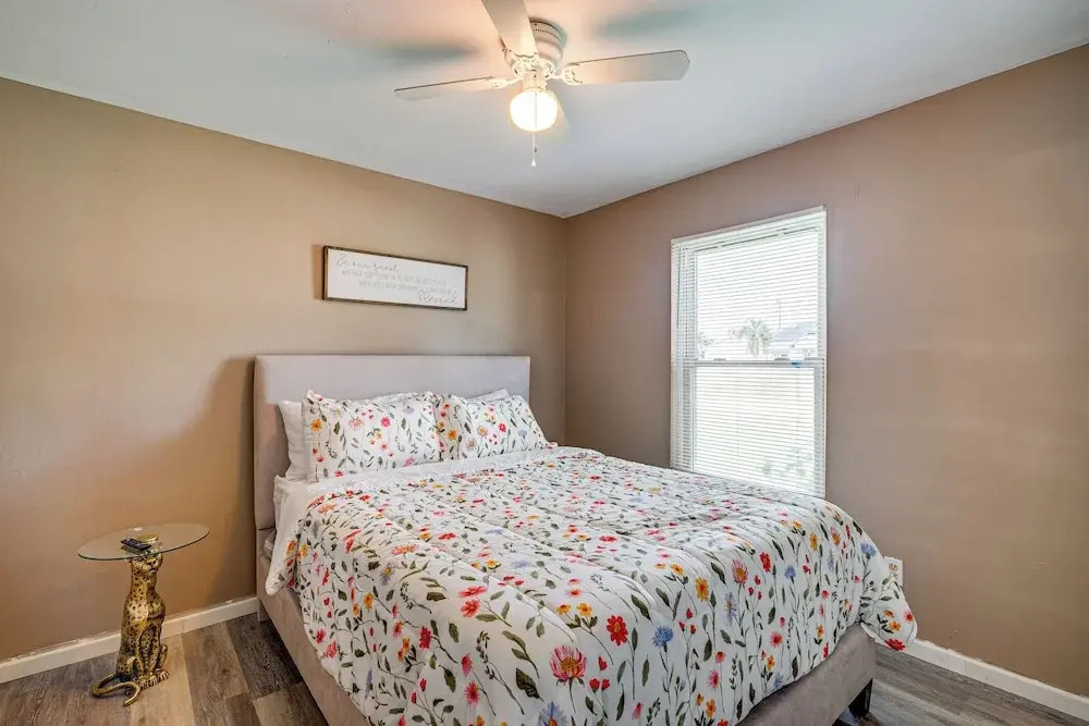 Quiet Neighborhood! Poolside Oasis in Cape Coral