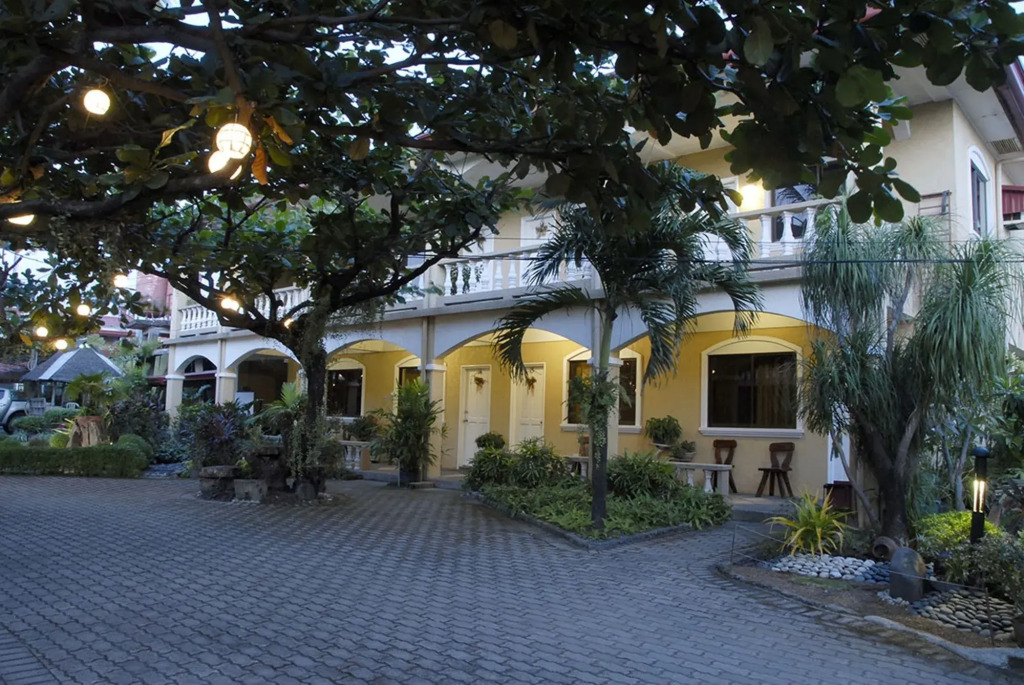 Playa Papagayo Beach Inn