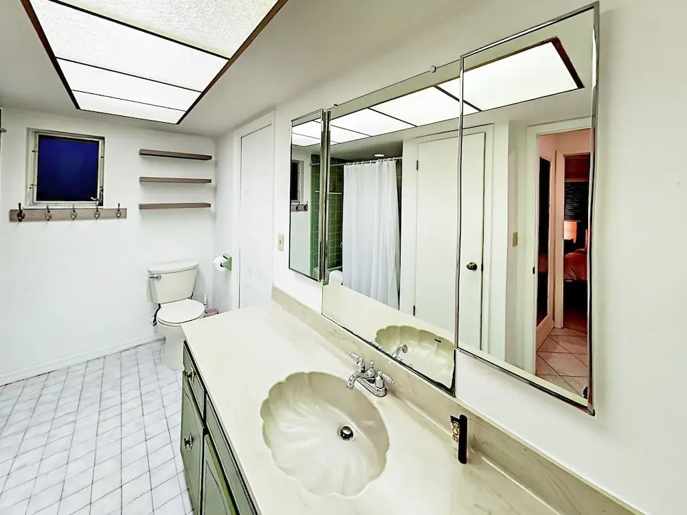 445 Bayshore Drive Home 4 Bedrooms 2 Bathrooms Home