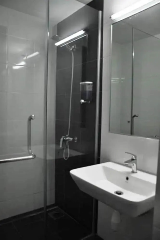 KL2F Empire Hotel & Apartment