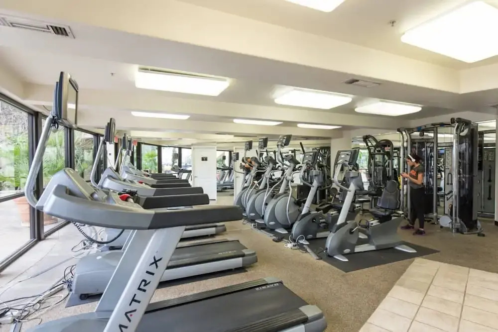 Top Downtown Location, Fast WIFI, & Free Parking! (P-1)